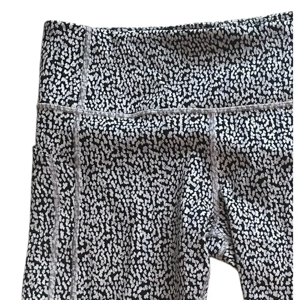 Athleta Ultimate Stash Textured 7/8 Leggings Womens Large Camilla Water Violet